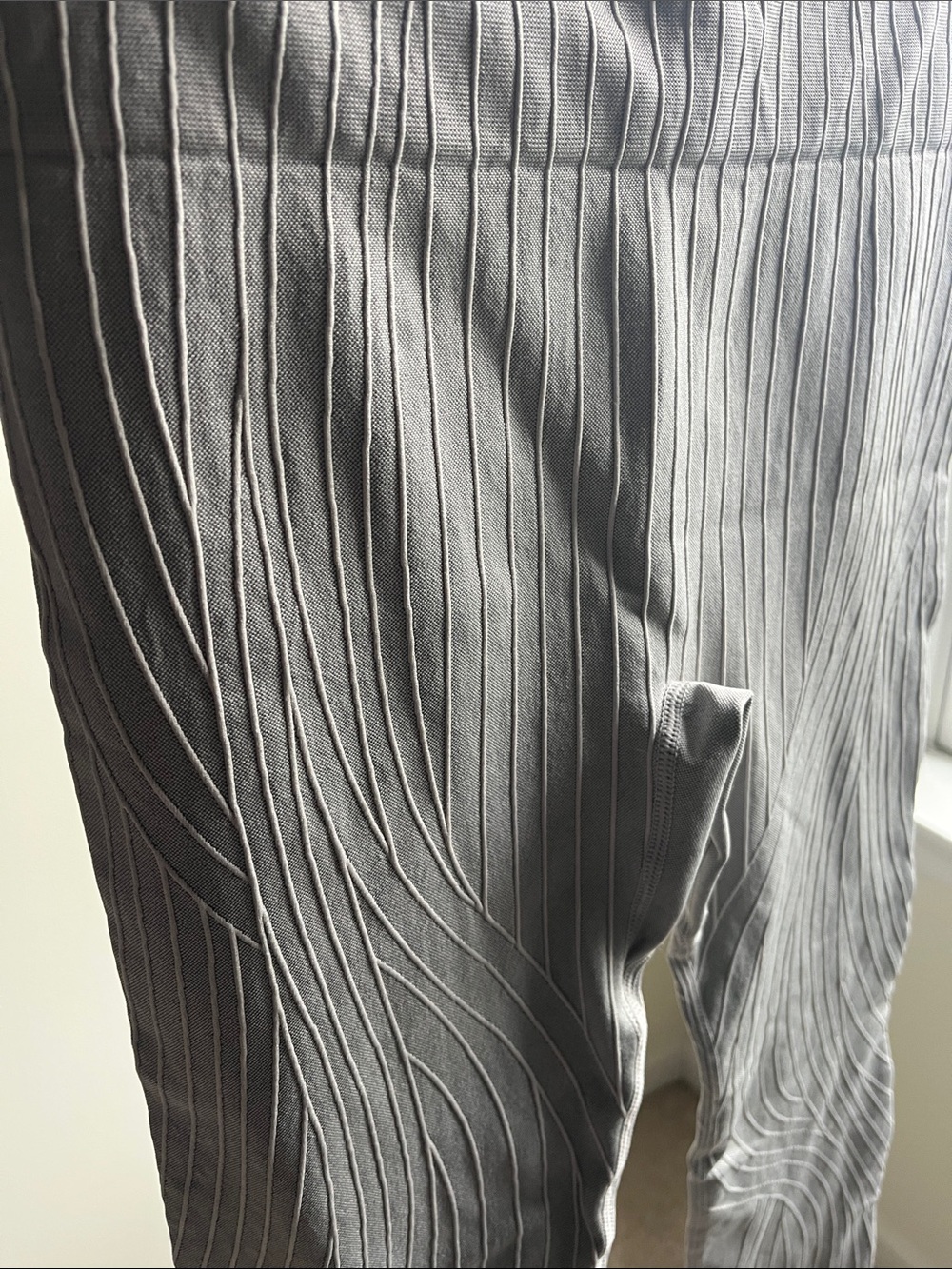 Fabletics Gray Ribbed Wave-Pattern Leggings - Picture 2 of 4